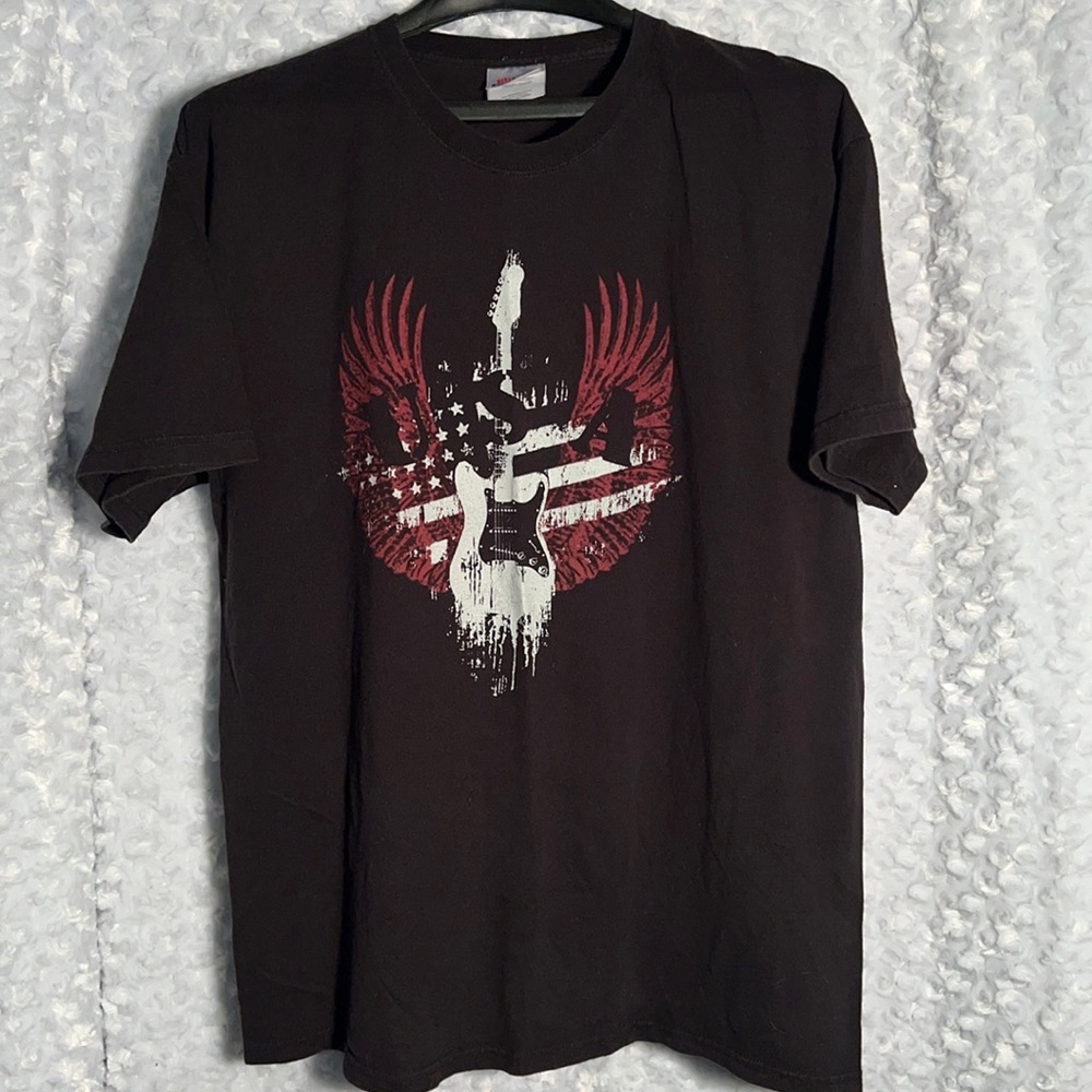 Distressed look graphics on front